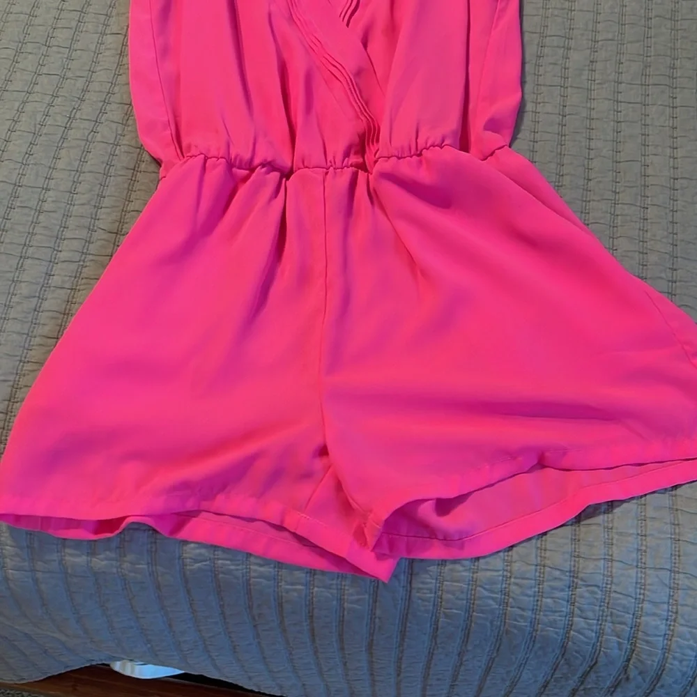 Pink super flattering romper - Picture 5 of 5